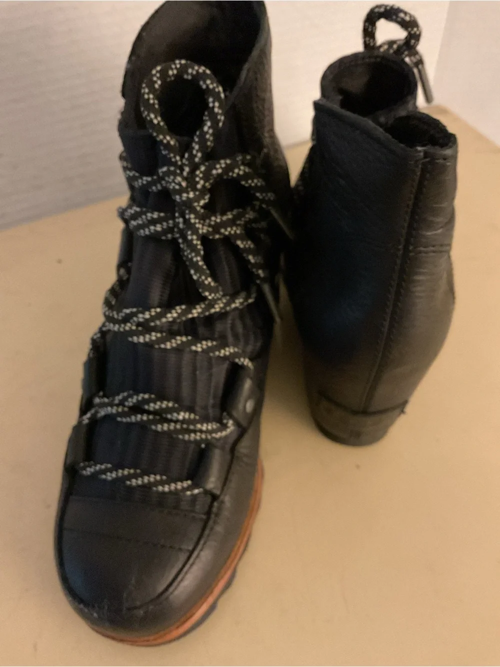 Sorel women black leather platform waterproof boots US 5